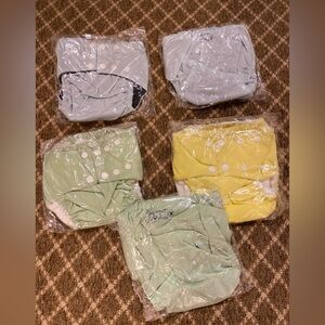 5 Rain Forest babies reusable diapers size medium. NWT